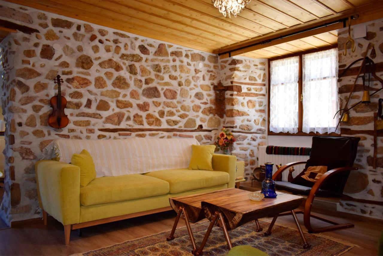 Renovated Old Manor House With Yard Villa Arnaía Dış mekan fotoğraf